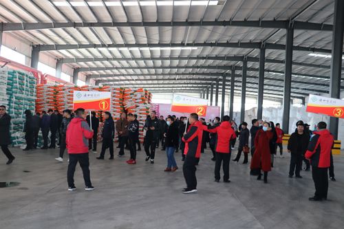 筑夢(mèng)峰會(huì)核心客戶參觀通四方農(nóng)科成品庫 筑夢(mèng)峰會(huì)核心客戶參觀通四方農(nóng)科成品庫