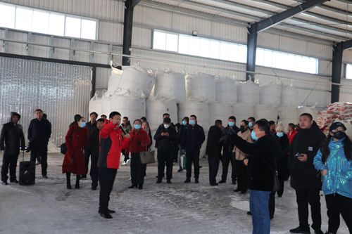筑夢(mèng)峰會(huì)核心客戶參觀通四方農(nóng)科原料車間 筑夢(mèng)峰會(huì)核心客戶參觀通四方農(nóng)科原料車間